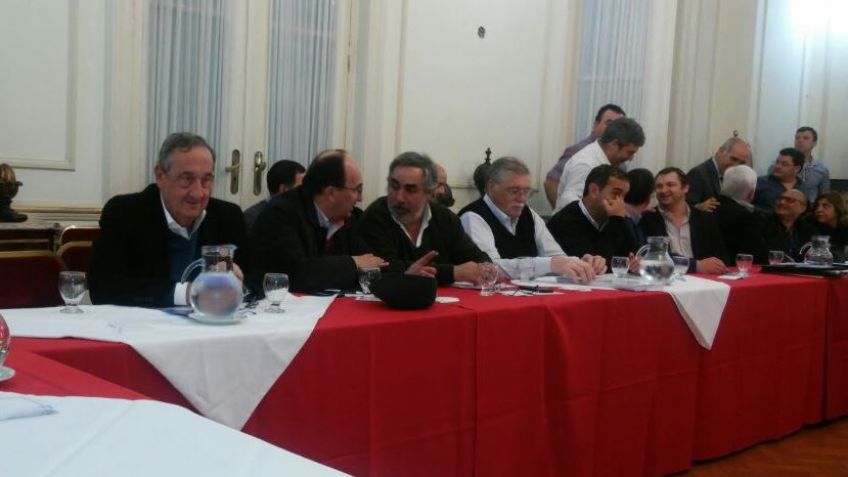 Lunghi y otros intendentes plantearon sus necesidades a autoridades del Senado 