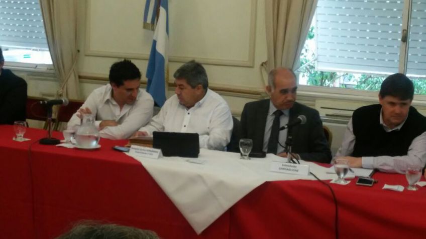 Lunghi y otros intendentes plantearon sus necesidades a autoridades del Senado 