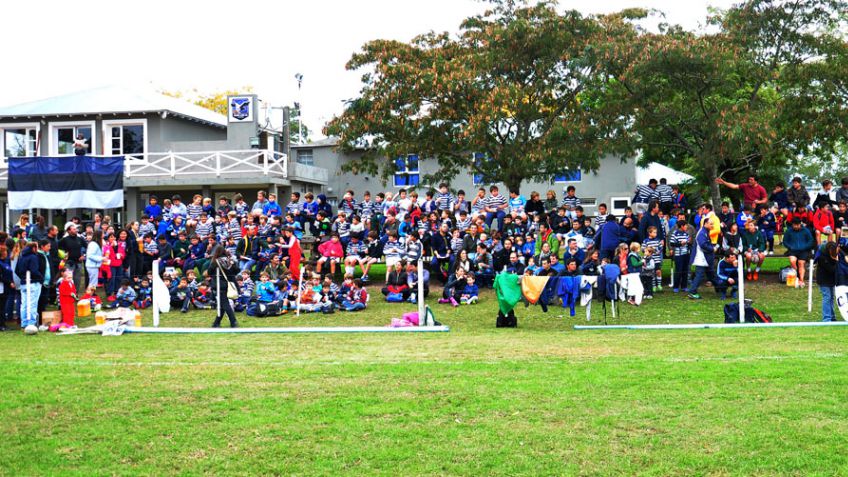 Encuentro de rugby infantil en Los 50