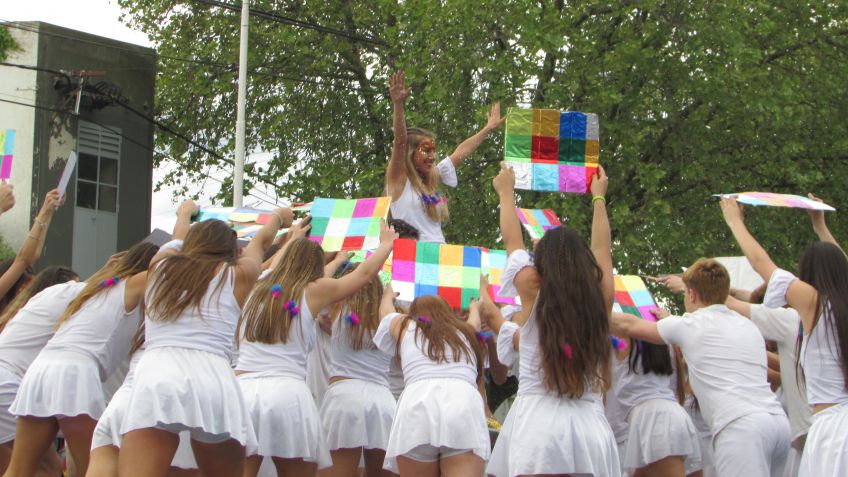 800 alumnos le pusieron color a la Farándula Estudiantil