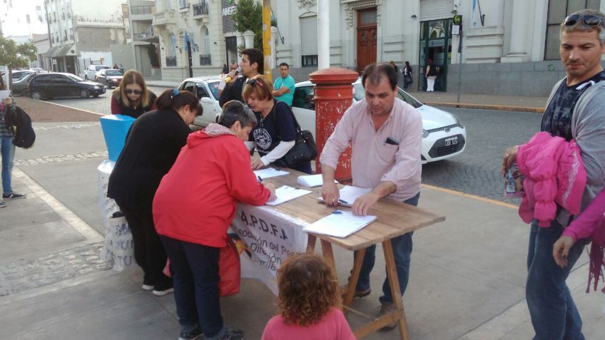 Firmas por la vuelta el tren 