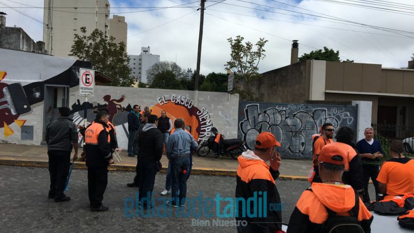 Los inspectores cortaron el tránsito y se profundiza el conflicto
