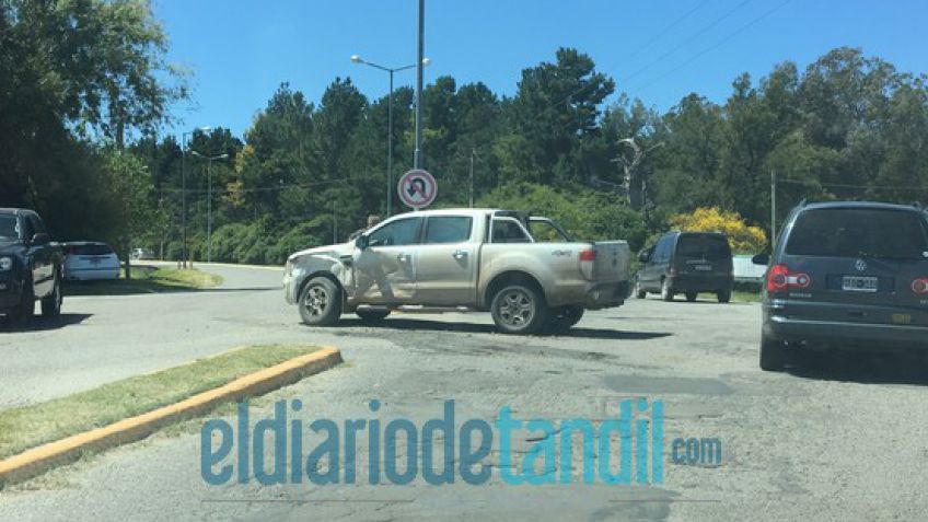 Violento choque entre dos camionetas