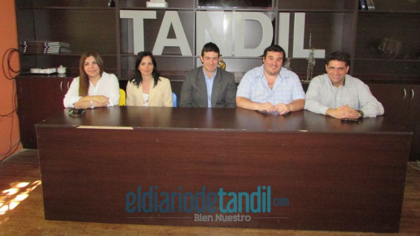 Buscan en escuelas secundarias captar futuros estudiantes de sistemas