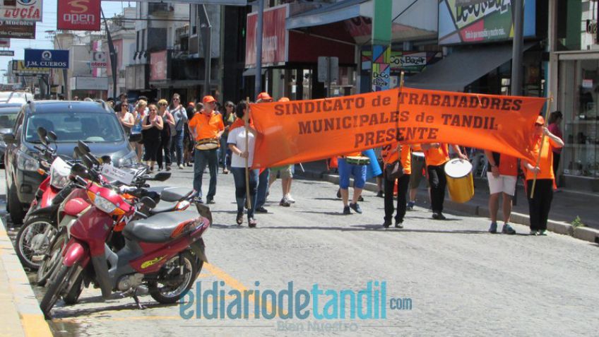 Los Municipales se hacen sentir y quieren el bono