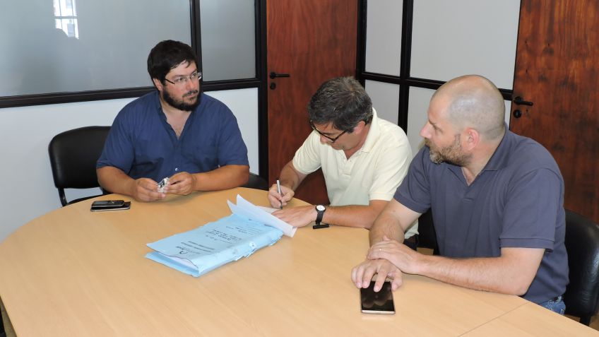 El Municipio firmó los contratos para desarrollar obras en otro Barrio Procrear