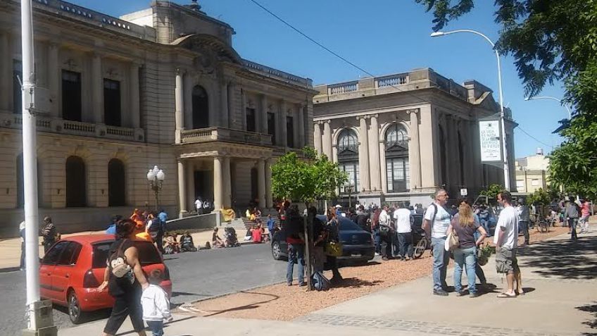 Cumpleaños de Lunghi con "batucada" de los municipales y un regalo inesperado