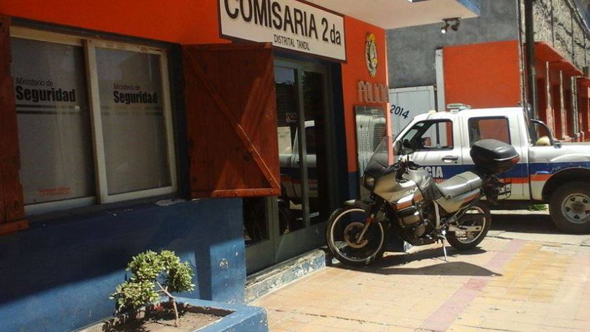 Absurdo: una infracción en la misma puerta de la comisaría