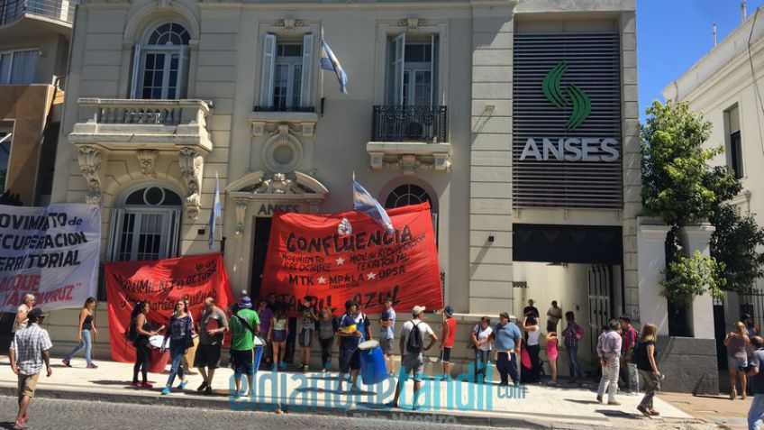 La Agrupación 1º de octubre tomó ANSES, Ministerio de Trabajo y de Desarrollo Social de Nación