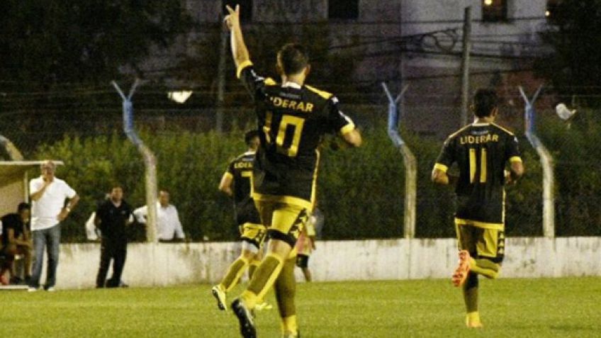 Santamarina se supo levantar y sumó un punto en el último partido del año