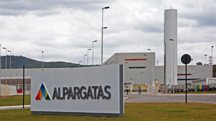 Alpargatas cerrará dos de sus plantas