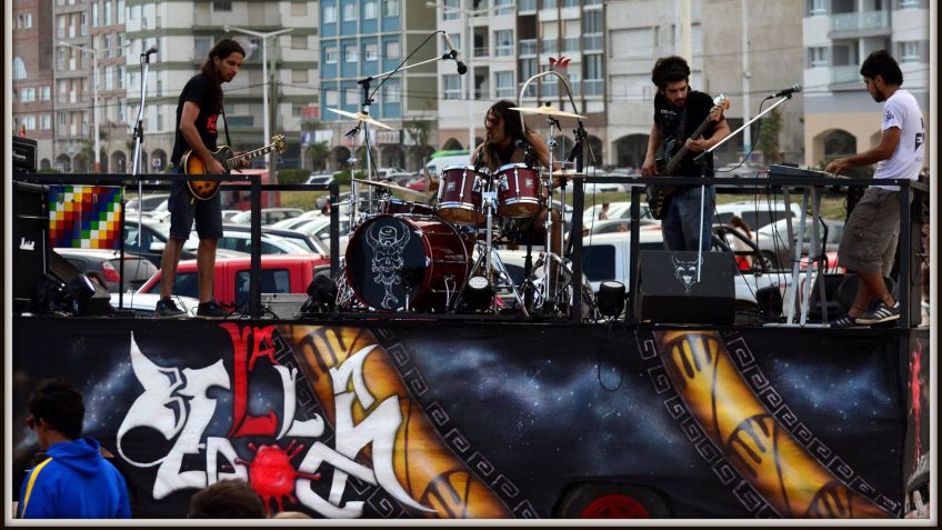 La Bella Época rockea en su escenario móvil a Tandil