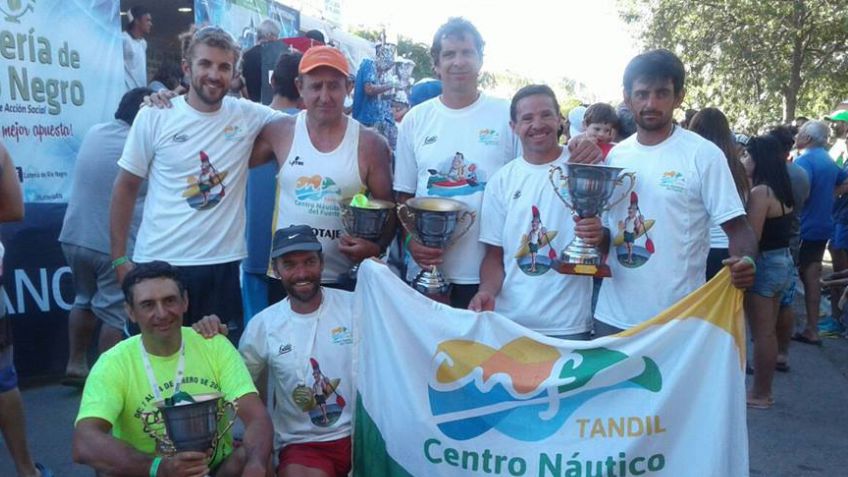 Podio para los palistas del CNF en la Regata Internacional de Río Negro