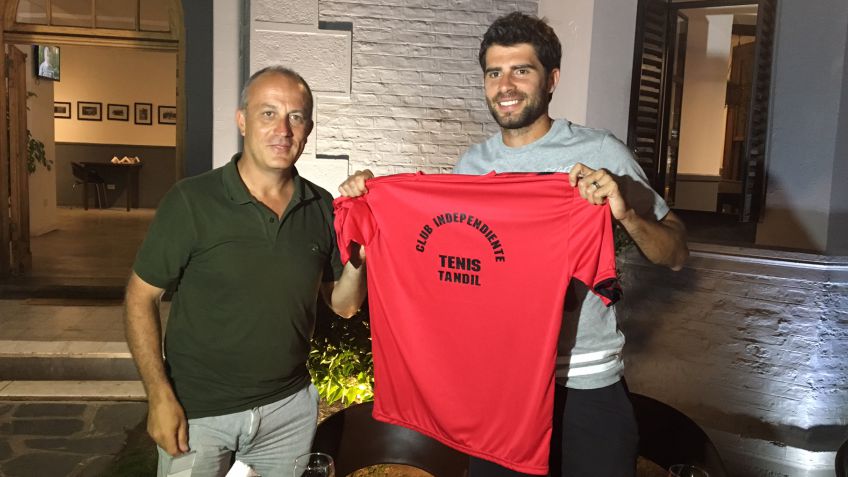 Independiente distinguió al tenista italiano Simone Bolelli