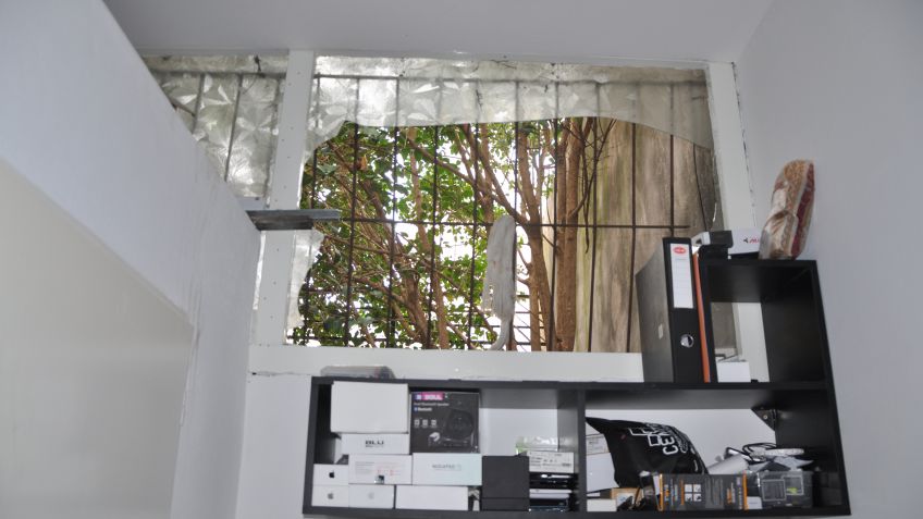 Se llevan importante botín de una casa de telefonía en pleno centro