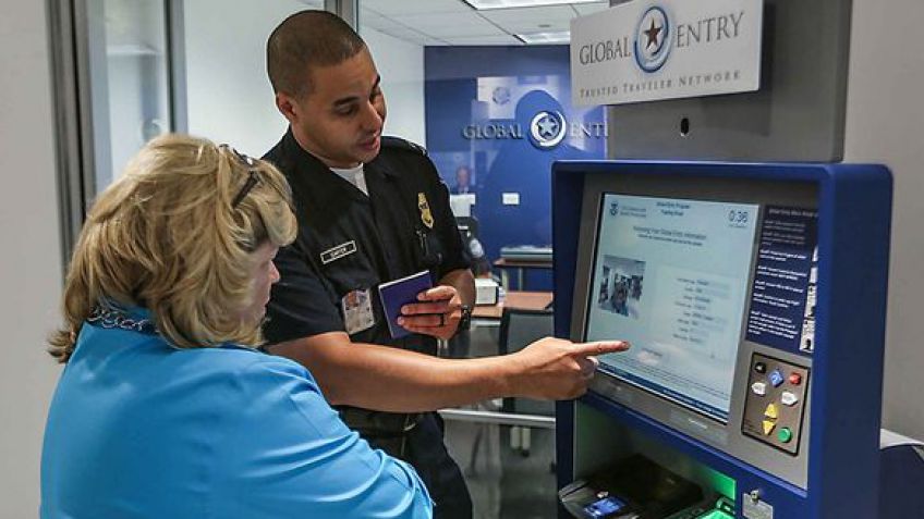 Donald Trump dio marcha atrás con una medida que facilitaba el trámite de la visa para los argentinos