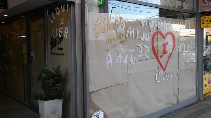 Adiós a la boutique de 56 años y al último cibercafé del centro