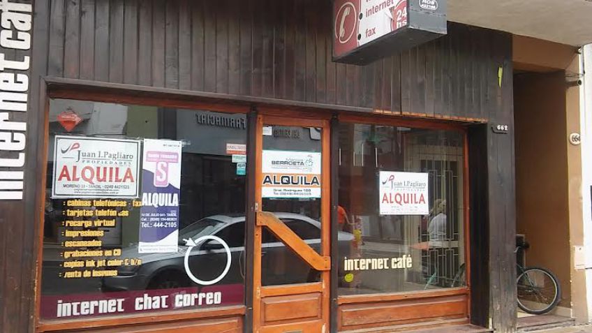 Adiós a la boutique de 56 años y al último cibercafé del centro