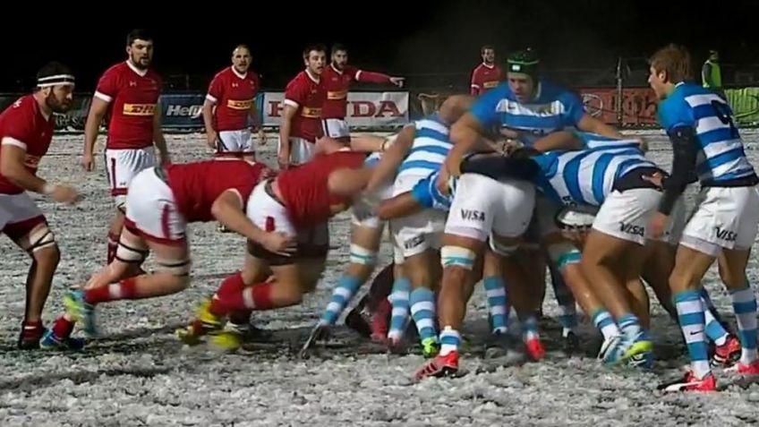 Rodrigo Bruni ingresó en el triunfo de Argentina XV bajo la nieve