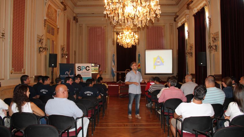 Tandil fue sede de un Taller de comunicación en emergencias dictado por Defensa Civil