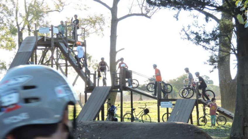 Los chicos de las escuelas de BMX y Skate muestran sus habilidades