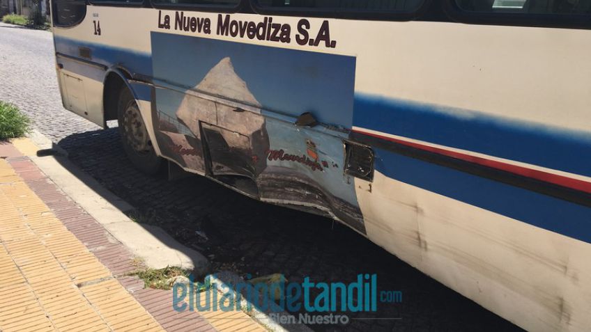 Camioneta se "comió" un colectivo: un herido