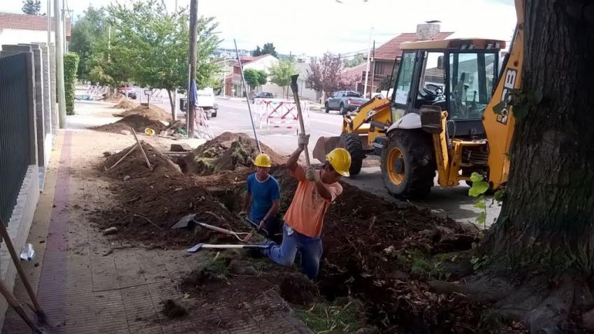 Se realizan obras de recambio de cañerías y cloacas en distintas zonas