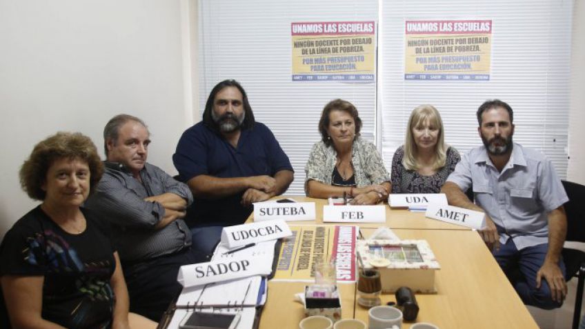 La Provincia analiza subir por decreto el sueldo a los docentes 