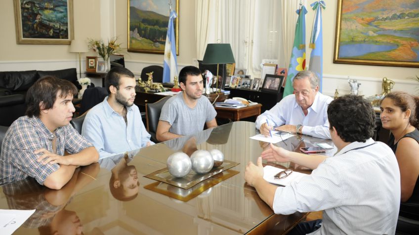 El intendente entregó subsidios para alquiler de residencias estudiantiles en Capital y La Plata