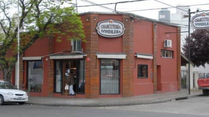 Venganza por Facebook: a Charcutería Tandilera la rebautizaron como  "Estafadores S.A"