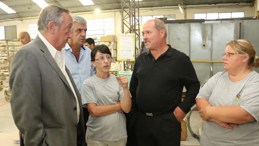 Lunghi a los trabajadores de Cerámica Blanca: "Son un ejemplo de trabajo y esfuerzo"