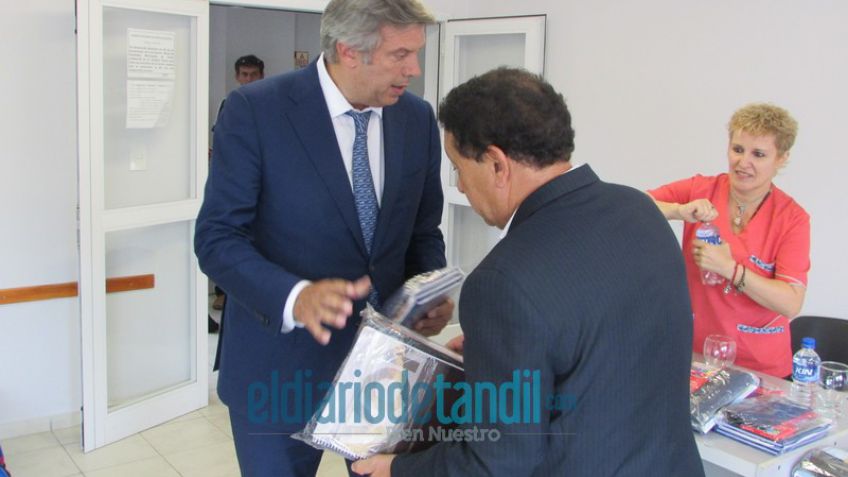 Frente Renovador e Instituto AMEMT entregarán una importante suma de útiles escolares