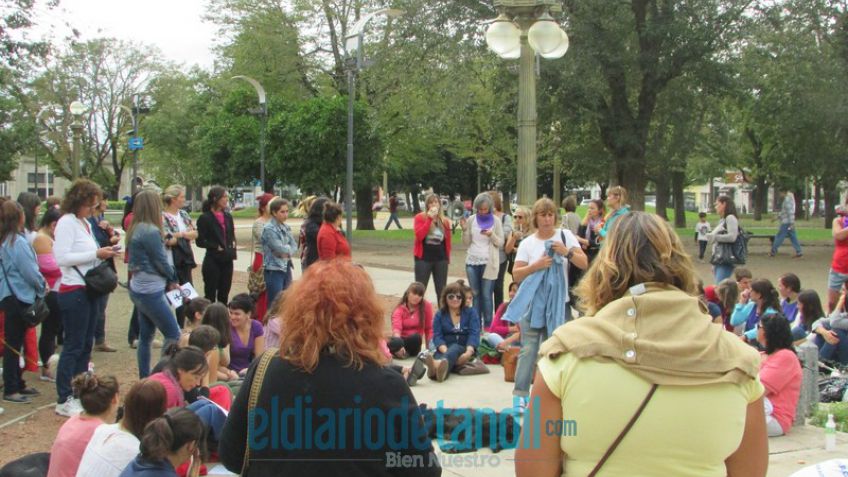 En el marco de su día, las mujeres se reunieron en distintas plazas de la ciudad