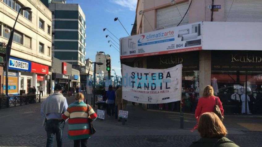 El martes continuará el paro docente