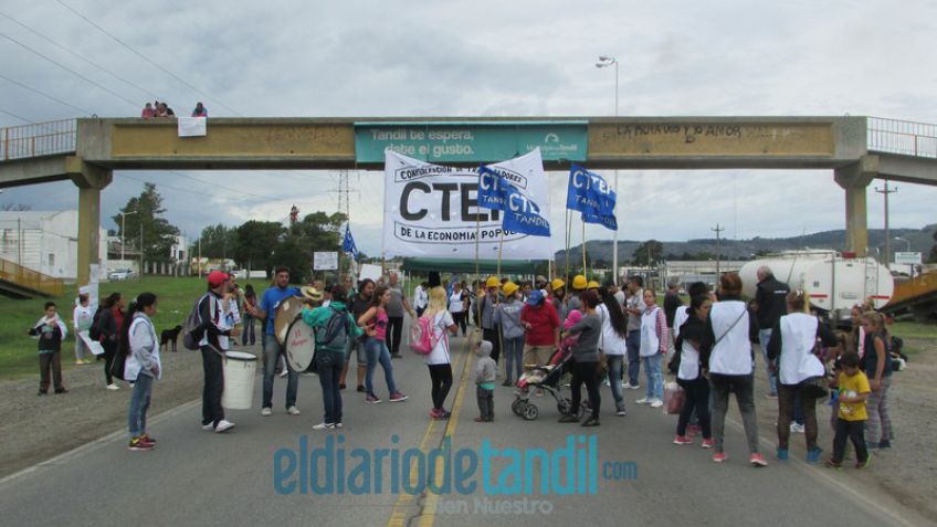 La CTEP cortó la ruta en reclamo por la implementación de la Ley de Emergencia Social