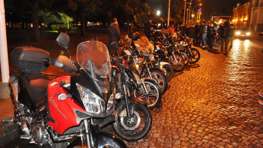 "Es una ley demagógica que estigmatiza al motociclista"
