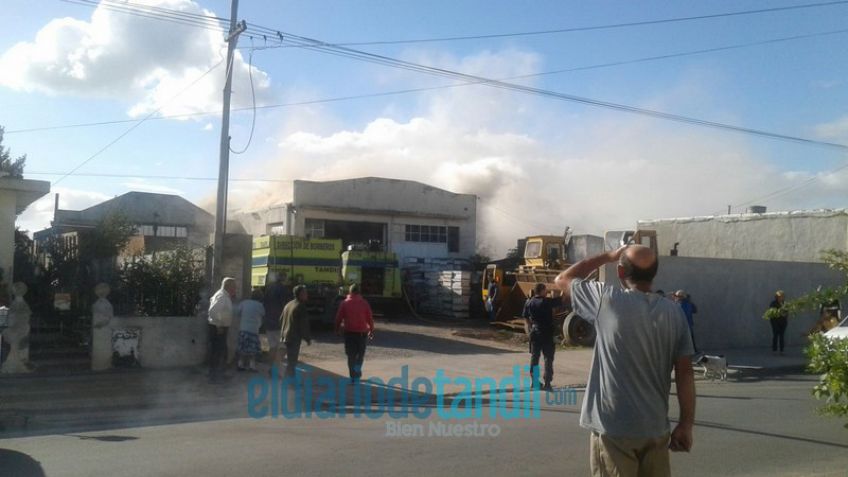 Un depósito de miel atacado por el fuego 