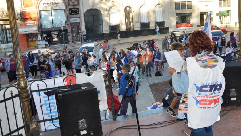 Docentes se convocaron en la Plaza y sigue la lucha
