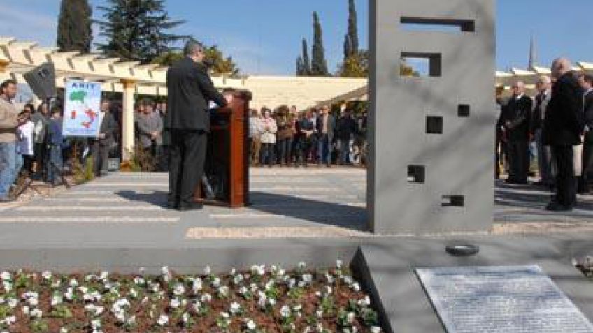 La UCR conmemora el 24 de marzo en el Monumento por la Democracia