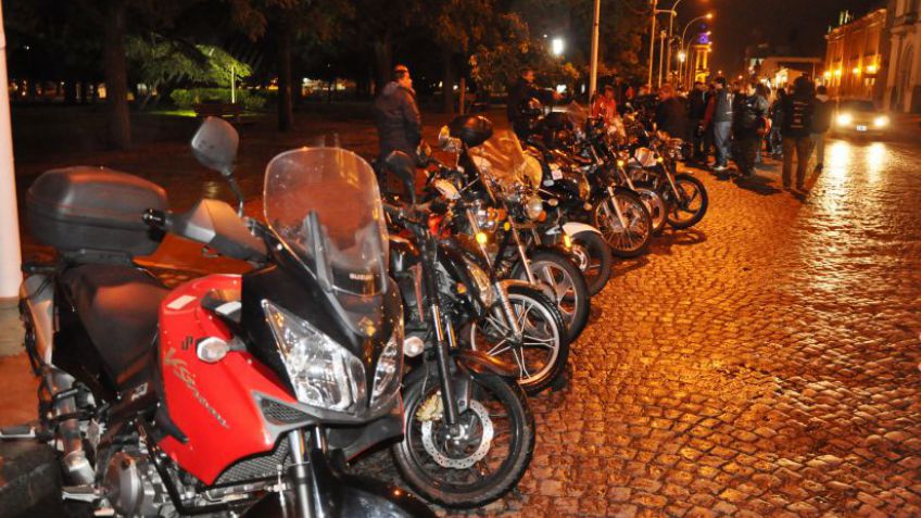 Los motociclistas vuelven a manfiestarse