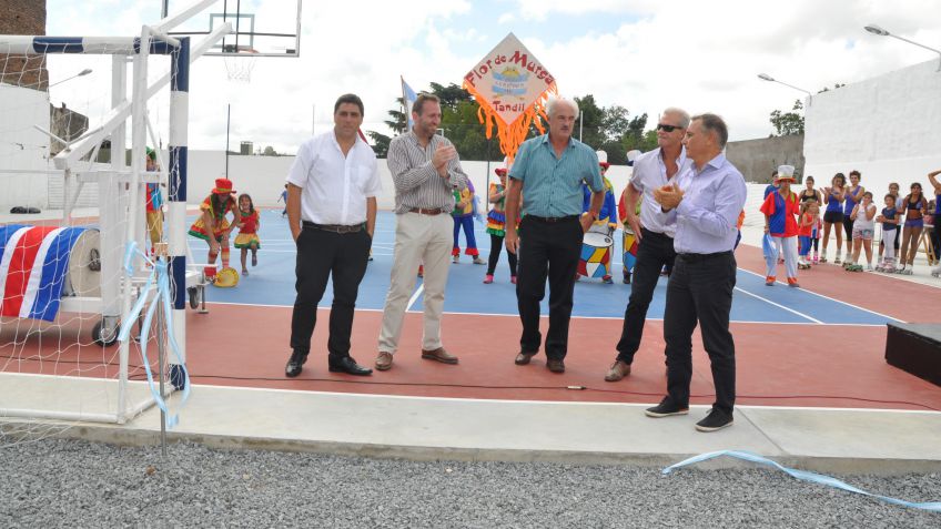 Alegría y emoción en la inauguración del playón de Ferro