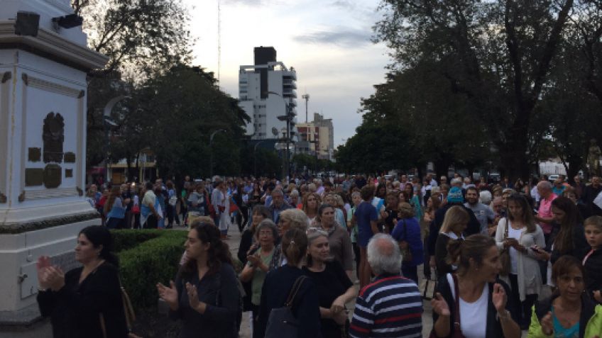 Tandilenses marcharon por la Democracia y en apoyo a Macri y Vidal 