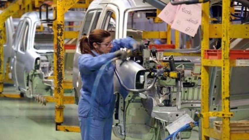 La producción industrial no repunta y registra una caída del 8.1% en febrero