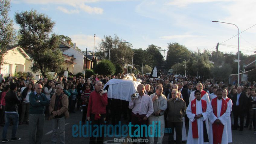 Una multitud acompañó la Procesión del Santo Entierro