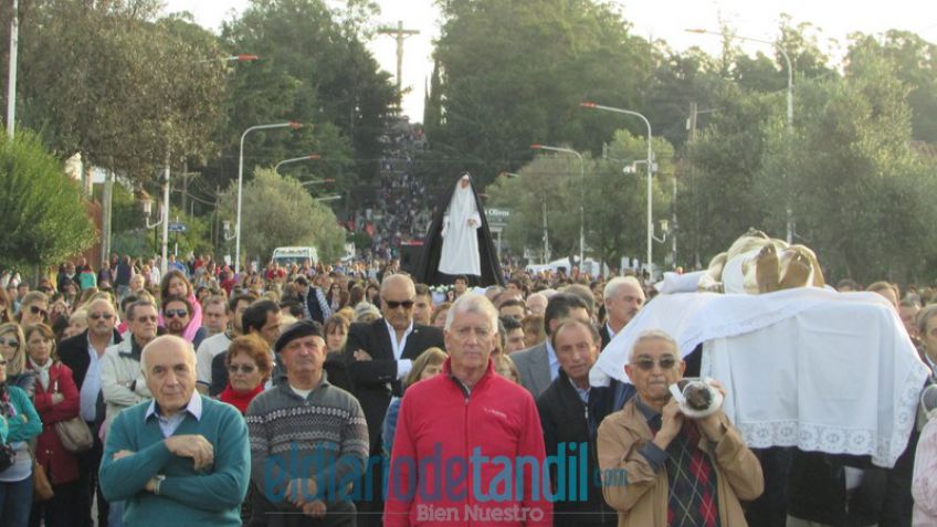 Una multitud acompañó la Procesión del Santo Entierro