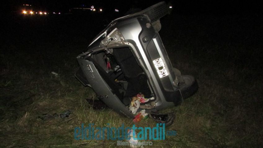 Grave vuelco en la Ruta 226: todos fuera de peligro