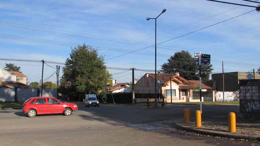 Piden semáforo para una esquina peligrosa, cercana a clubes y colegios