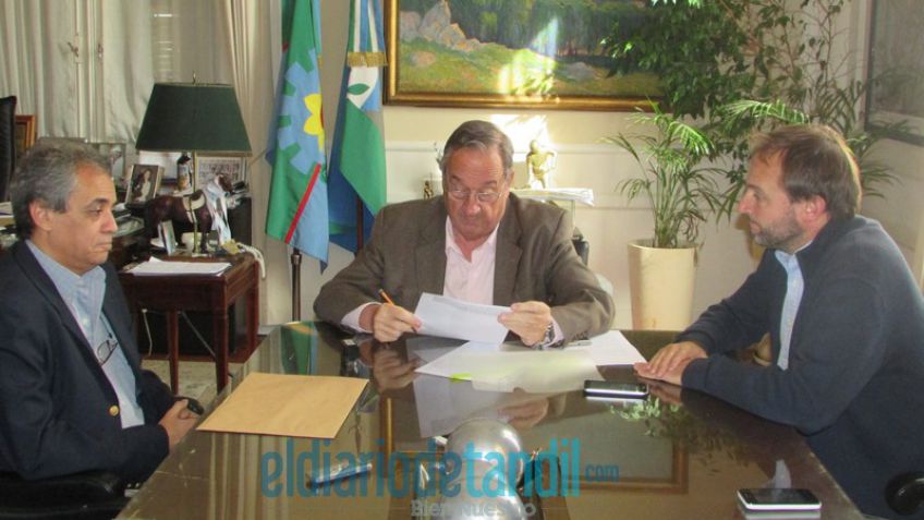 Se firmó el contrato para la repavimentación de once cuadras y el acceso a Cerro Leones