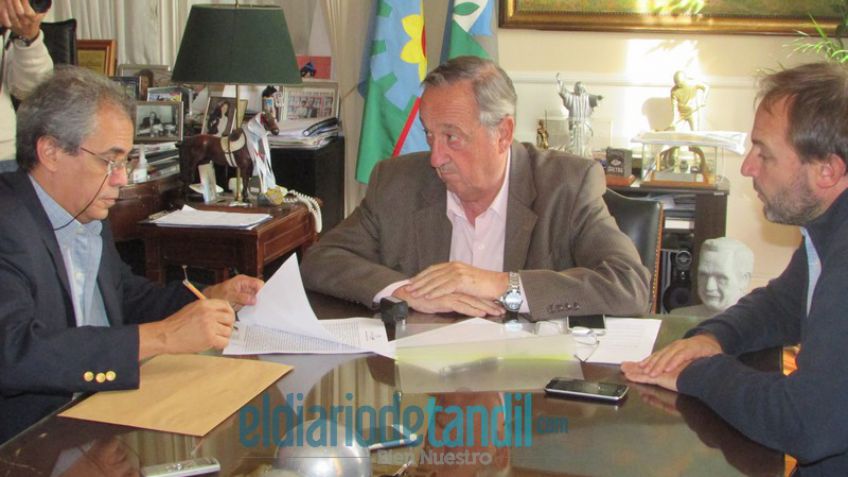 Se firmó el contrato para la repavimentación de once cuadras y el acceso a Cerro Leones