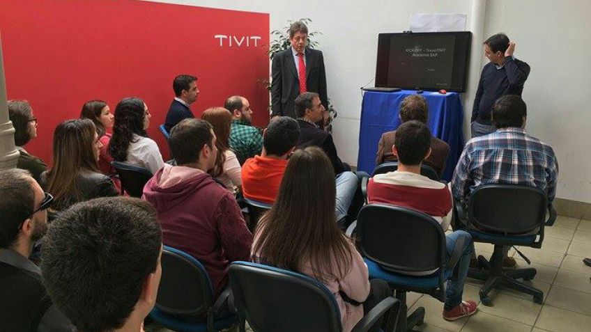 Capacitación e intermediación entre los jóvenes y las empresas del sector informático